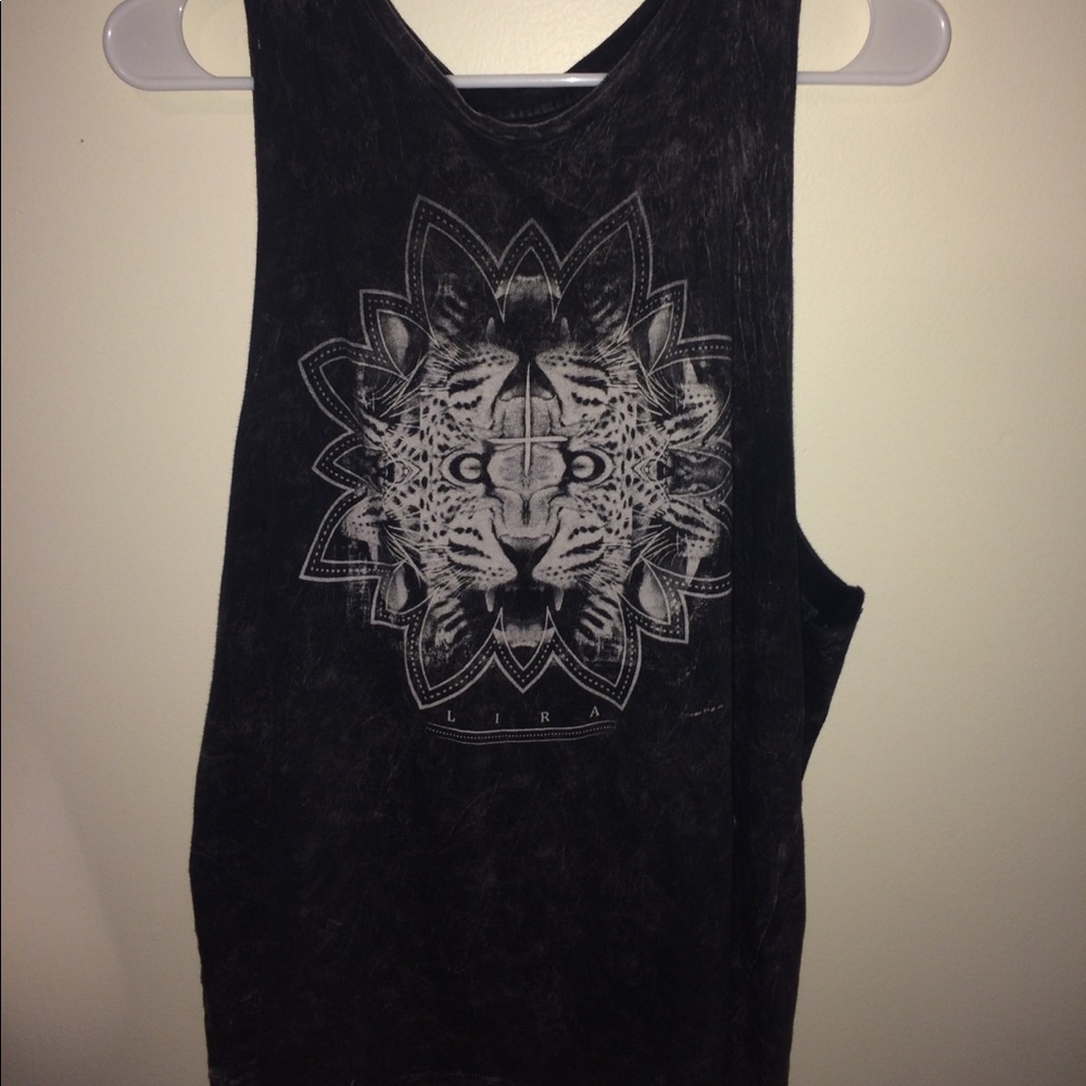 LIRA sleeveless top